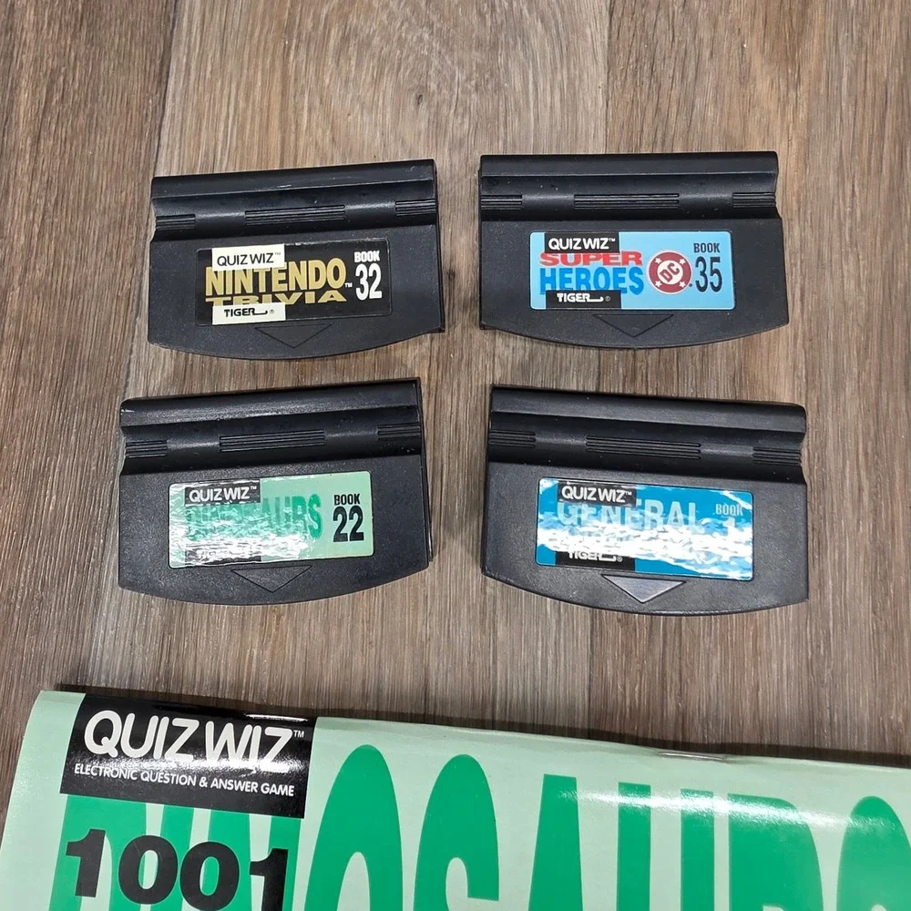 Tiger Quiz Wiz Electronic Trivia Game Console 4 Cartridges Nintendo Super Heroes